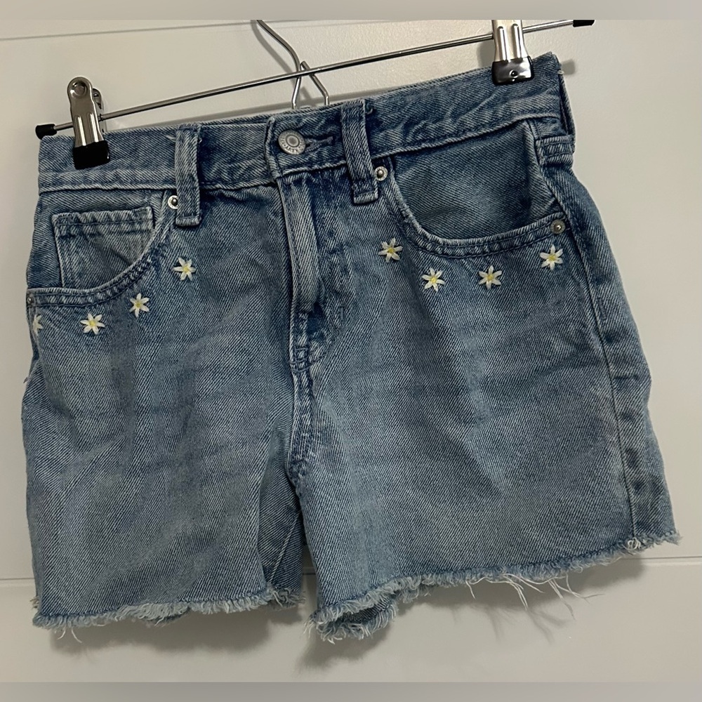 🎁Old Navy Girls Shorts with Floral Accents🎁